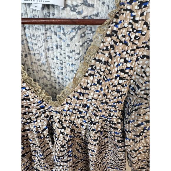 HUNTER BELL Mia Puff Sleeve Blouse Lace Trim Snowy Animal Printed Top Sz Medium - Picture 7 of 8